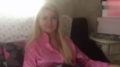 音乐短片 - 健身女模靠丰胸变身材 比基尼纹身街拍蹿红