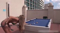 音乐短片 - 金发比基尼女郎玩台球 豪乳顶桌沿呼之欲出