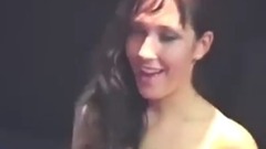 音乐短片 - 举牌女郎火辣热舞 搔首弄姿现场荷尔蒙激增