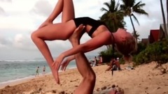 音乐短片 - 芭蕾舞女神解锁高难度瑜伽动作 诠释健康与性感