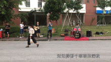  - 萌妹子点了这首歌，不会唱，只好拿出口琴独奏