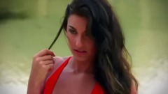 音乐短片 - 牛仔女郎着比基尼戏水 丰胸翘臀还要搔首弄姿