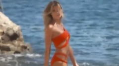 音乐短片 - 女神胡普斯比基尼袒胸 陷格里芬绯闻玩转篮球