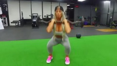 音乐短片 - 女神再发深夜健身视频 丰乳肥臀就这样练成