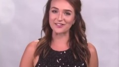 音乐短片 - Ariel Winter Steals Kylie Jenner's Look At 2016 Emmys