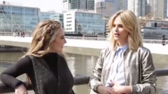 音乐短片 - ISabrina Carpenter y Valentina Zenere Pasean Por Buenos Aires!