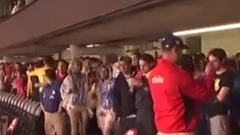 音乐短片 - 任他暴雨瓢泼!混血爆乳美女湿身热舞堪比狂欢