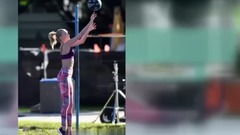 音乐短片 - 瑞典辣模炫技篮球远投