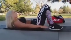 音乐短片 - 性感美女健身不辍塑完美身材