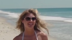 音乐短片 - 双乳摇摇晃晃!抖奶超模海边奔跑点燃欲望