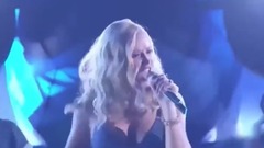 音乐短片 - 未受丑闻影响!尼克杨女友登台表演火辣蛮腰