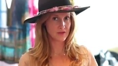 音乐短片 - 维密女王花枝招展水中戏 长腿御姐腰若约素