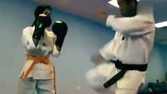 音乐短片 - 亚洲第一美女李成敏竟爱拳击 撩人身材引人垂涎