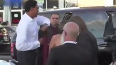 音乐短片 - 艳压群芳!皮蓬娇妻参加婚礼透视装秀傲人双乳