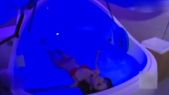 音乐短片 - 央视女主播三点式出镜 比基尼体验球员专用SPA