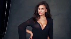 音乐短片 - 伊莲娜海滩玩起xx彩绘 搔首弄姿邀你共舞