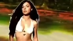 音乐短片 - 英超宝贝妖娆秀美胸 火辣曲线令杰拉德着迷