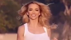 音乐短片 - 英超女神奔跑中爆乳激荡 真空春光若隐若现