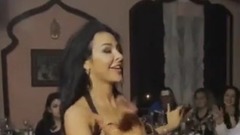 音乐短片,舞蹈视频 - 性感的中东舞姬在宴席中起舞