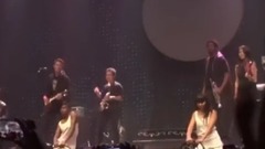 Ariana Grande - 爱莉安娜格兰德现场,御用的双胞胎伴舞帅哥