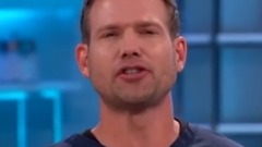 音乐短片 - 80 Year Old Runway Model!