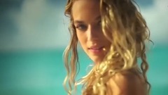 音乐短片 - 泳装超模沙滩性感写真 比基尼勾勒完美曲线