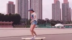 音乐短片 - 这妖狐得修炼了几千年啊 滑板长腿淫娃俏皮起舞