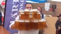 音乐短片 - Сильный официант