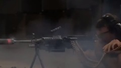 音乐短片 - Пулемет M249 SAW, 700 выстрелов без остановки