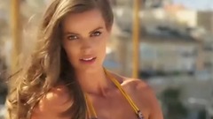 音乐短片 - 超模横卧岩石扮人鱼 海水清透打湿比基尼紧贴躯体