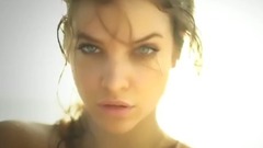 音乐短片 - 美女穿香艳比基尼极致诱惑 香肩美胸妖娆美