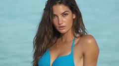 音乐短片 - 性感美女似出水芙蓉 海边魅惑诱人扭翘臀