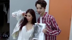 金泫雅,赖冠霖(WANNA ONE) - CUBE 현아 베베 첫방 대기실 라이관린 cut