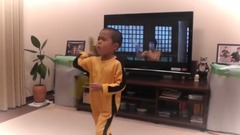 音乐短片 - My son(5year old) acting Bruce Lee's nunchaku scene