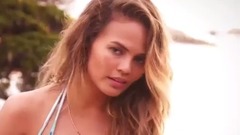 音乐短片 - 欧美性感超模 海边比基尼诱惑写真 豪乳配合大长腿