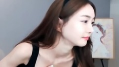 音乐短片 - 性感主播竟然还羞涩遮胸 可惜身材早已一览无遗