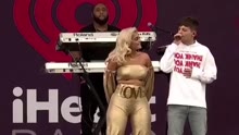 Bebe Rexha,路易·汤姆林森 - Bebe Rexha & Louis Tomlinson - Back To You  IHeart Village现场 2017