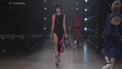 Fashion Show - Versus2017秋冬-继续深挖暗黑朋克的百变格调