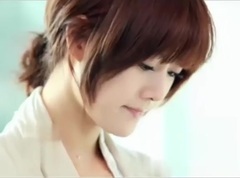 音乐短片 - 韩国艳星出浴被拍 浴巾下滑胸部险走光