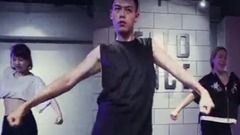 音乐短片 - <MO BOUNCR>编舞,力量与性感的较量(1)