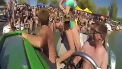 音乐短片 - 美女坐吉普车去海中钓鱼!下水后才知道这车有多霸气!