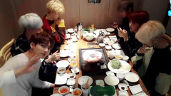 防弹少年团,田柾国(防弹少年团),V(防弹少年团) - vapp直播:billboard公约吃播防弹少年团 17/09/30