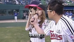 Jessica - Jessica First pitch May 11, 2012 LG棒球开球