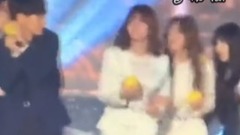 TWICE - 当兔瓦斯二傻牵手一起走的时候
