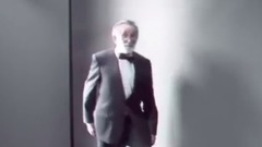 音乐短片 - 马路上舞动的小红人