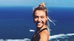 音乐短片 - Little Bit Closer