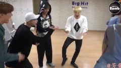 防弹少年团 - 防弹少年团全程高能搞笑有毒系列之相爱相杀篇