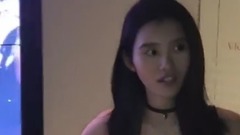 音乐短片 - 维多利亚的秘密,在VS大楼接受采访的奚梦瑶