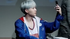 防弹少年团,SUGA(防弹少年团) - 签售会上执着自拍的闵suga 17/09/30