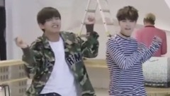 防弹少年团,JIMIN(防弹少年团),V(防弹少年团) - [BANGTAN BOMB] BTS Free dance time with JIMIN V CUT (JiminBar中字)